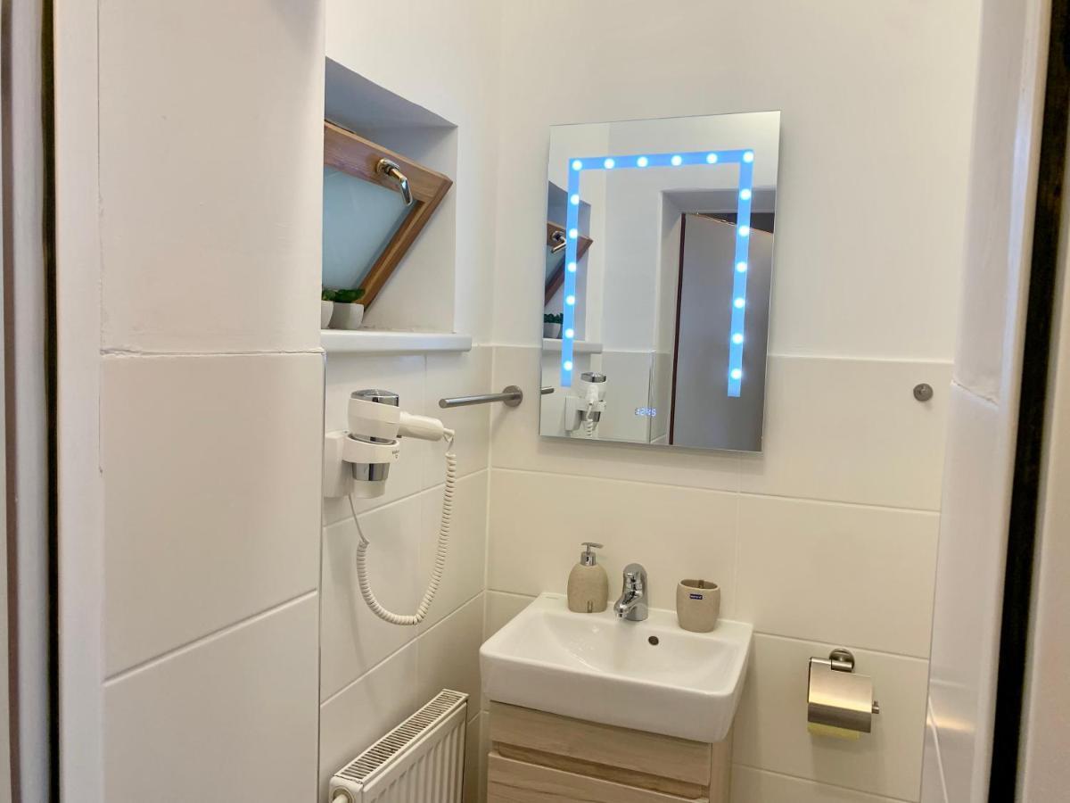 Air-Conditioned, Quiet Apartment With A Terrace In Center Of St Poelten - Smart Tv Sankt Poelten Buitenkant foto