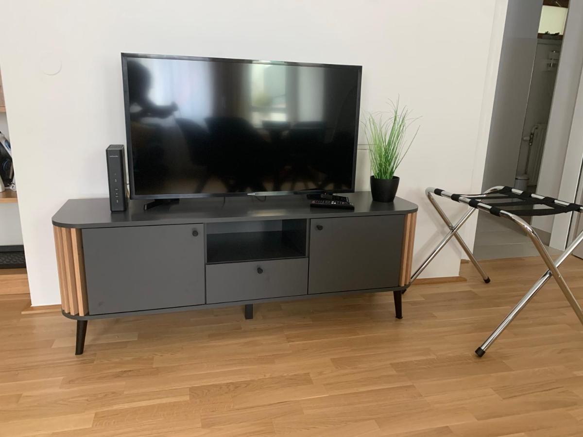 Air-Conditioned, Quiet Apartment With A Terrace In Center Of St Poelten - Smart Tv Sankt Poelten Buitenkant foto